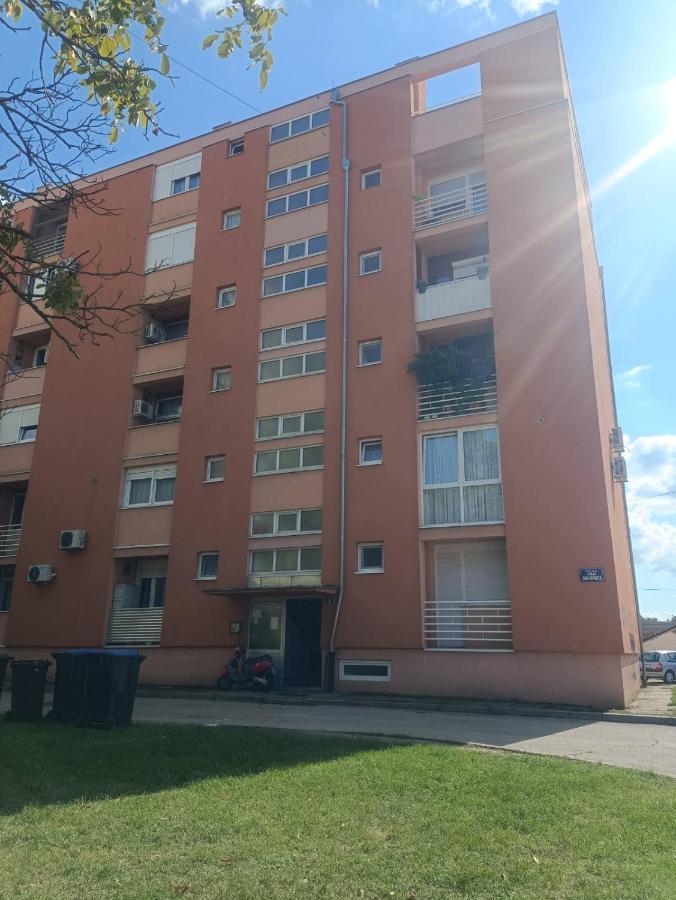 Ferienwohnung Apartman Jana Vinkovci Exterior foto